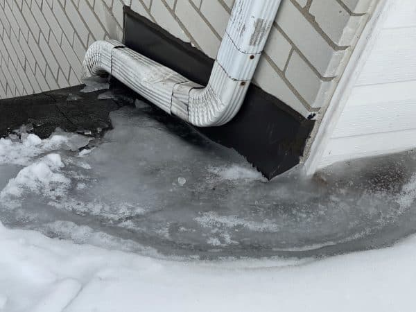 Emergency-Ice-Dam-and-Damaged-Spout-600x450
